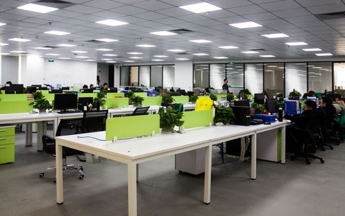 轻松易筑与地上铁荣登深圳年度最具投资价值企业50强 办公室翻新与资本投资咨询的双重启示